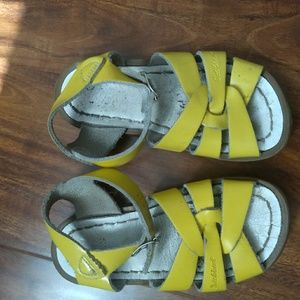 Yellow saltwater sandals size 8
